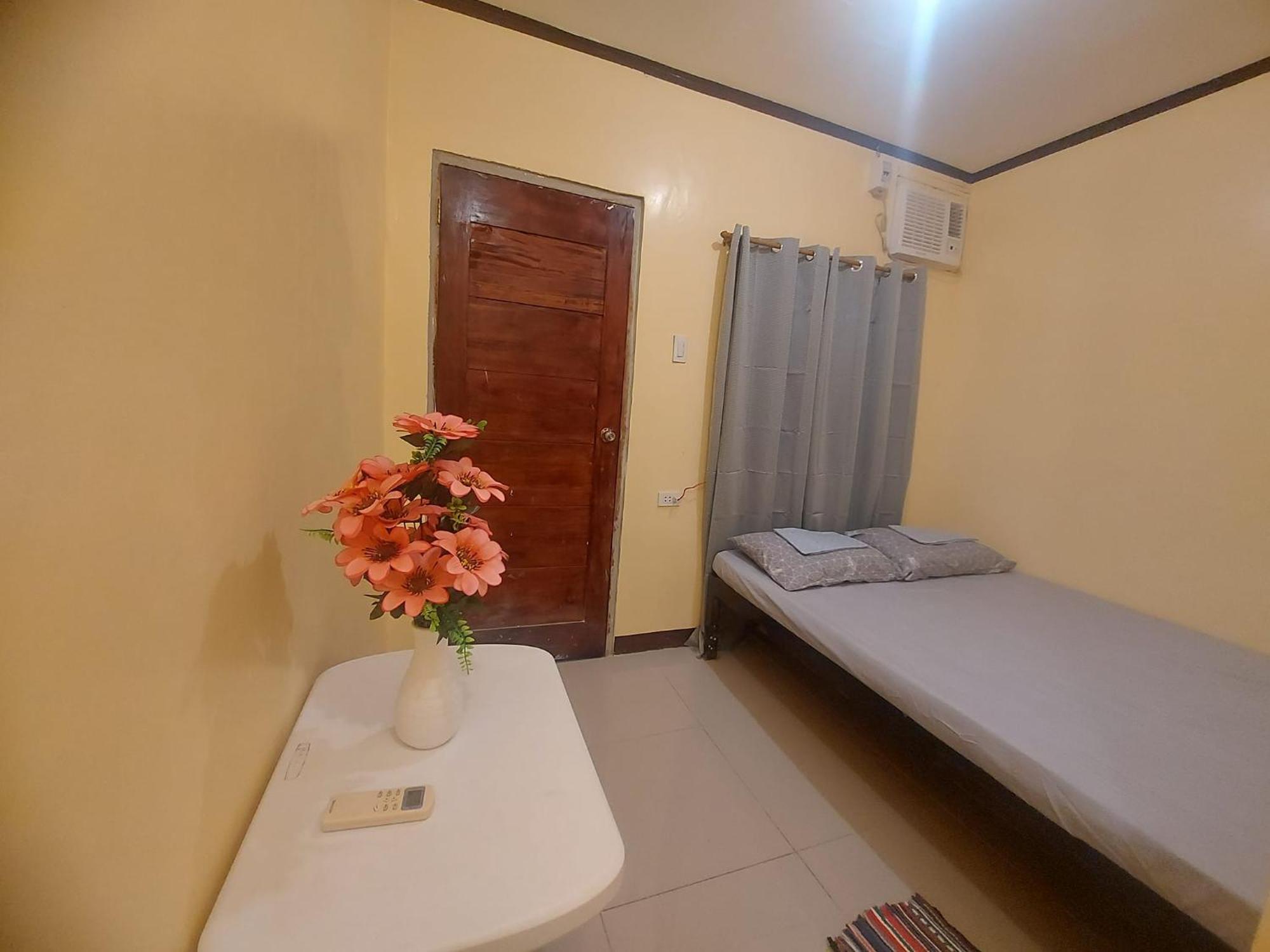 Cheri Backpackers Hostel Moalboal Exterior photo